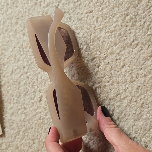 Free People Sunglasses - Picture 3 of 4